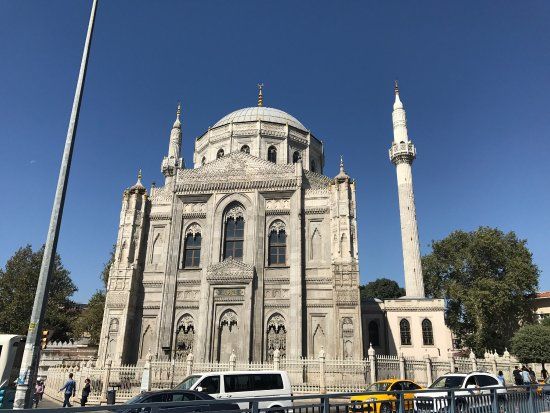 Pertevniyal Valide Sultan-moskén